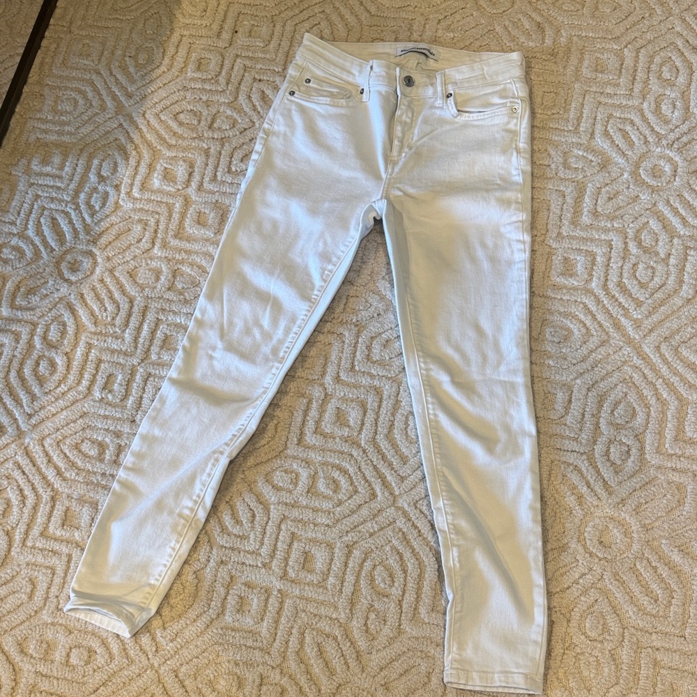Amazon Essentials Women's White Skinny Jeans